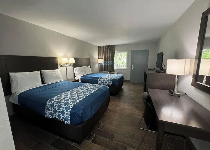Econo Lodge University