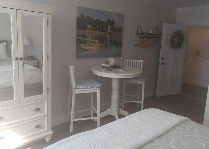 Harbor House Inn