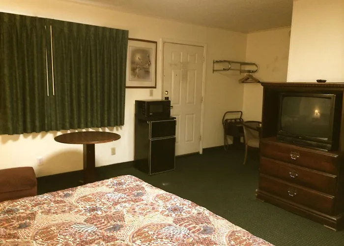 Rapids Inn & Suites