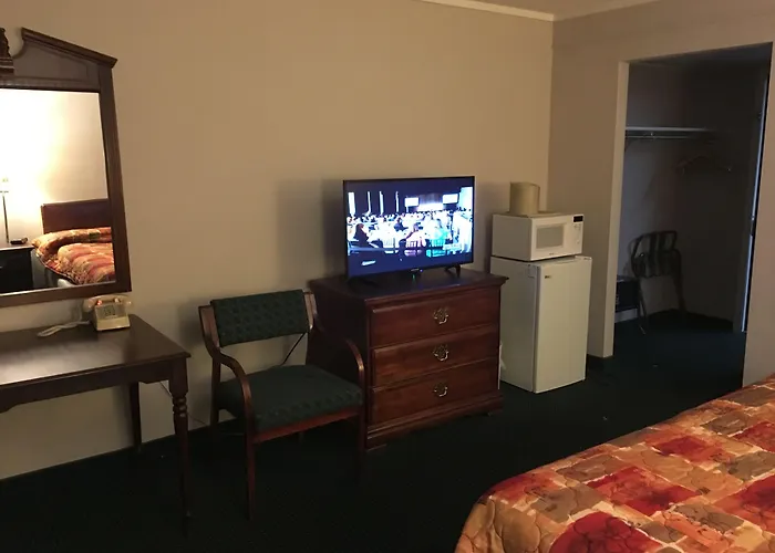 Rapids Inn & Suites