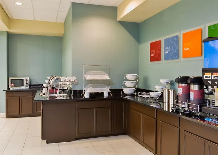 Clarion Hotel & Suites BWI Airport North