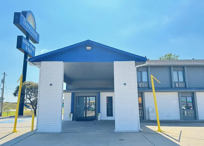 Days Inn By Wyndham Salina I-70