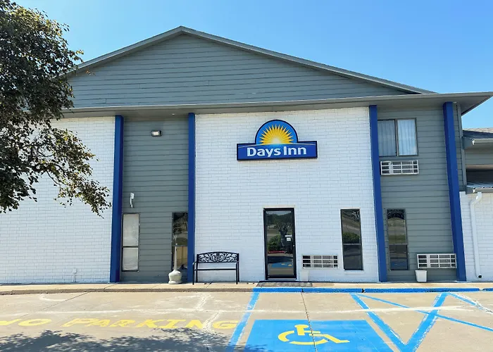 Days Inn By Wyndham Salina I-70
