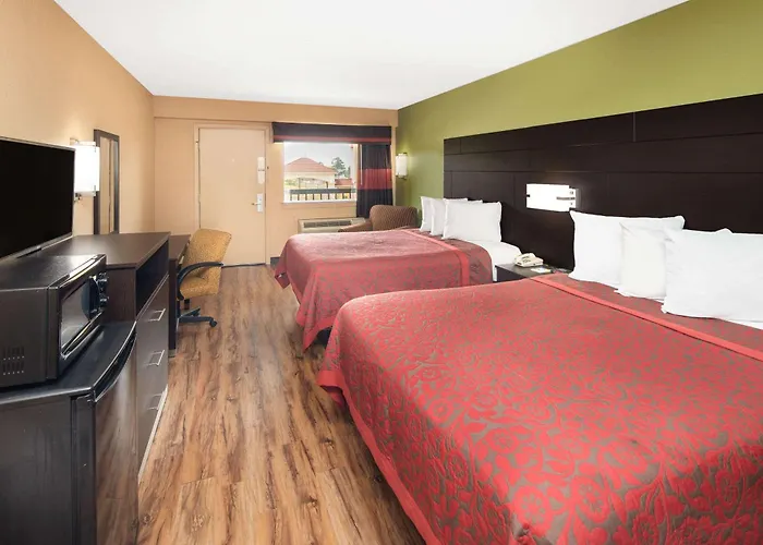 Days Inn By Wyndham Tupelo