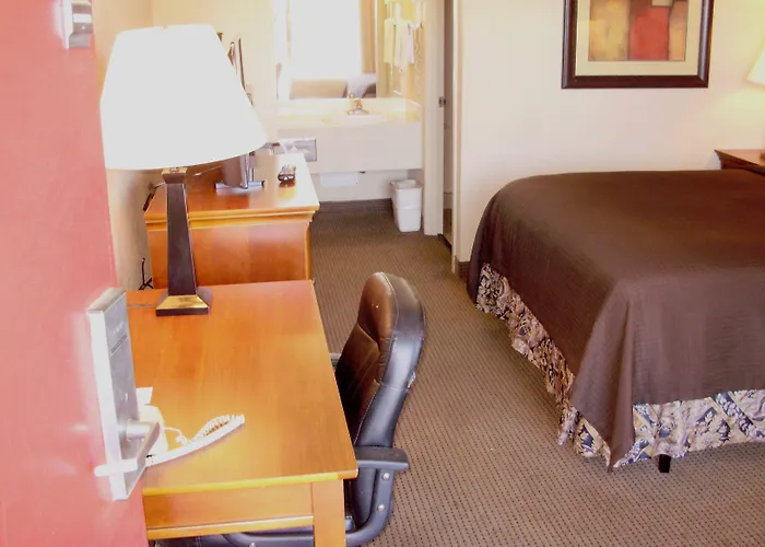 Trade Winds Central Inn