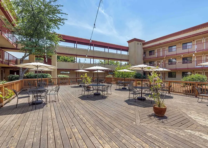 Best Western Plus Orchid Hotel & Suites