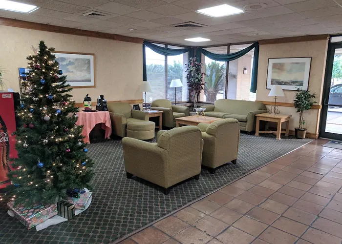 Days Inn By Wyndham Seguin Tx