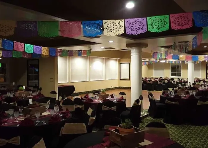 Ramada By Wyndham Hawthorne/Lax
