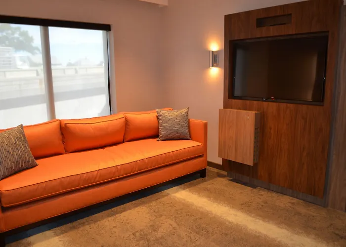 Hilton Garden Inn Providence Waterfront