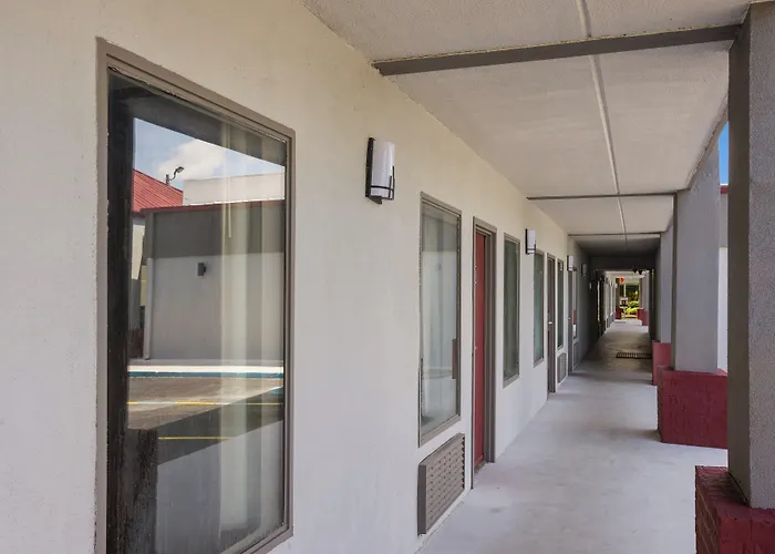 Red Roof Inn & Suites Statesboro - University