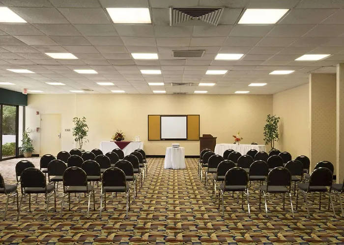 Days Inn By Wyndham Rome Downtown
