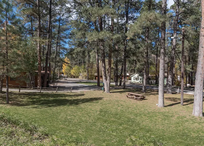Upper Canyon Inn & Cabins