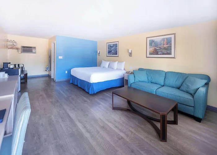 Days Inn By Wyndham Hicksville Long Island