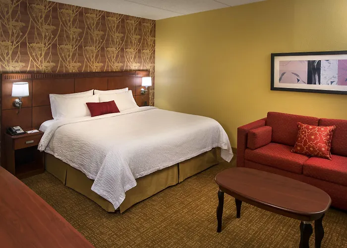 Courtyard By Marriott Norwalk