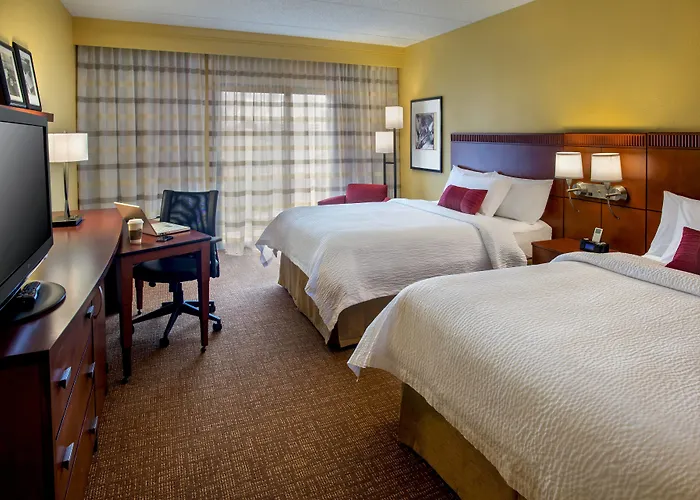 Courtyard By Marriott Norwalk