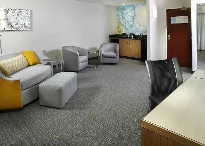 Courtyard By Marriott Lansing
