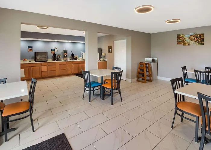 Clarion Pointe Indianapolis Northeast