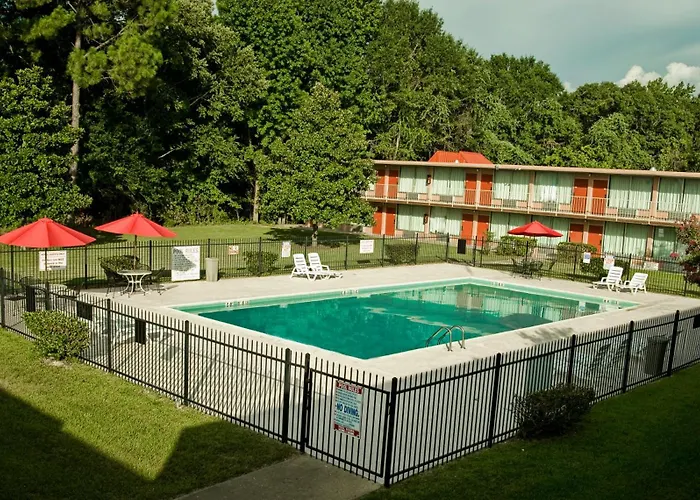 Express Inn & Suites
