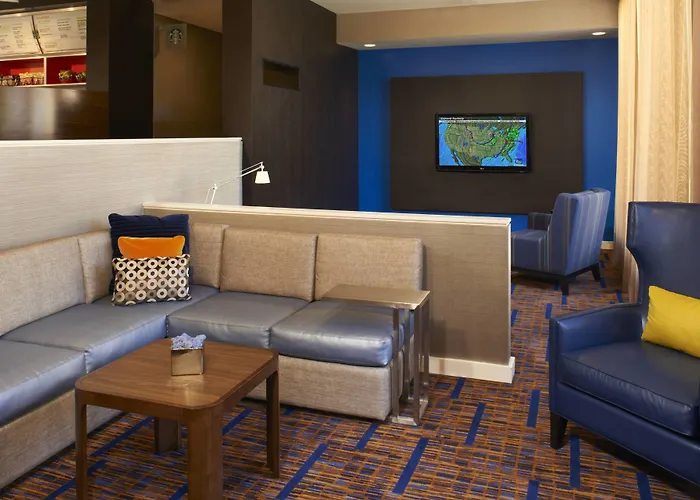 Courtyard By Marriott Detroit Warren