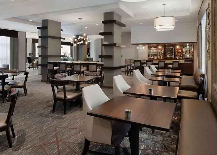 Doubletree By Hilton Milwaukee/Brookfield