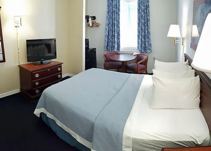 Days Inn By Wyndham Kill Devil Hills Oceanfront - Wilbur