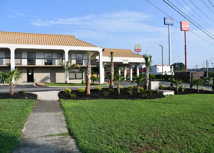 Baymont By Wyndham Macon I-75