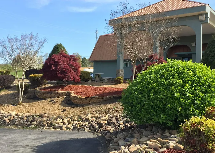 Econo Lodge White Pine Morristown I-81 & I-40 Split