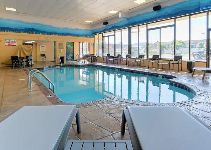 Comfort Inn & Suites At Dollywood Lane