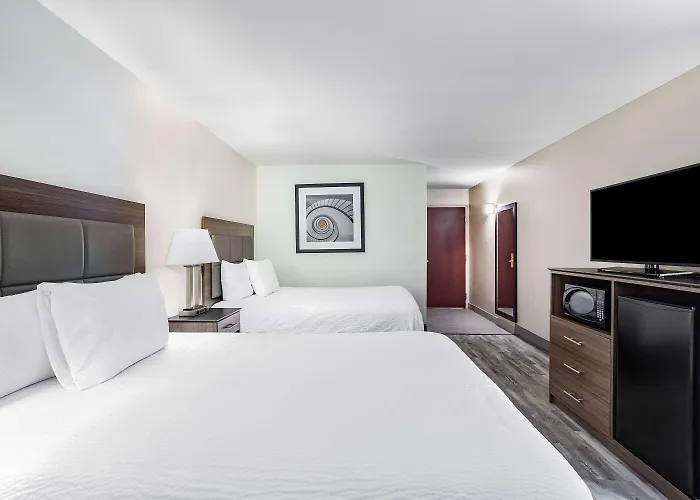 Ramada By Wyndham Hendersonville