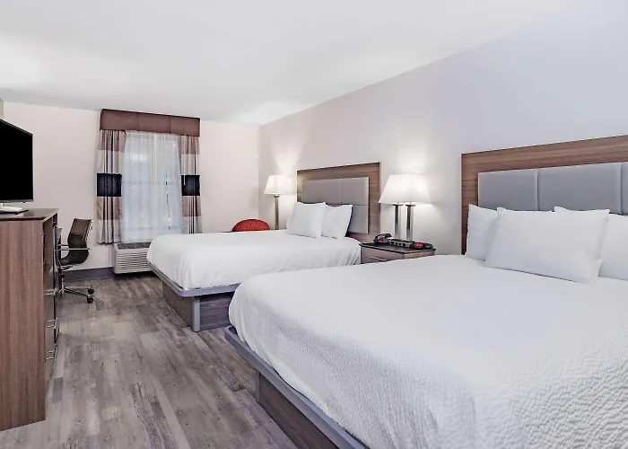 Ramada By Wyndham Hendersonville
