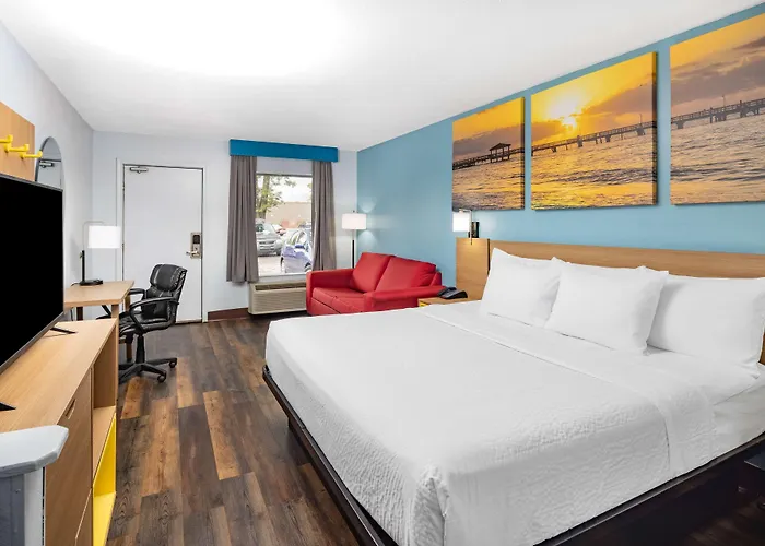 Days Inn By Wyndham Pensacola I-10