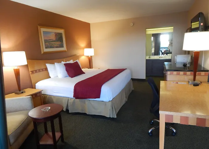 Ramada By Wyndham & Suites Warner Robins