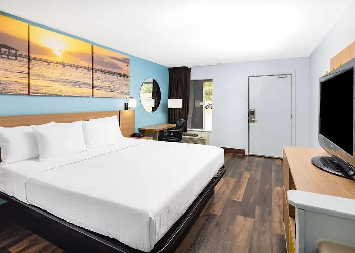 Days Inn By Wyndham Pensacola I-10