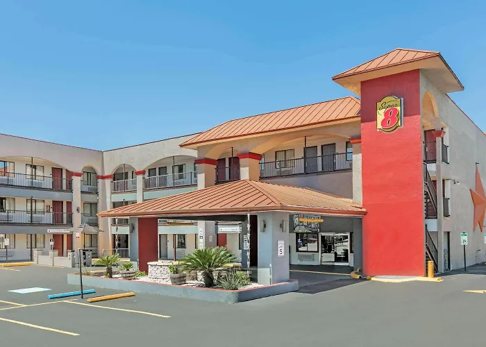 Super 8 By Wyndham Austin University/Downtown Area