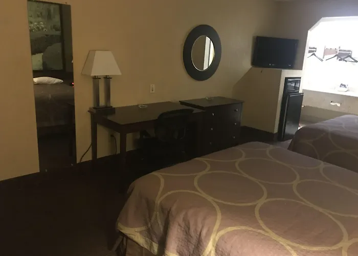 Super 8 By Wyndham Monroe