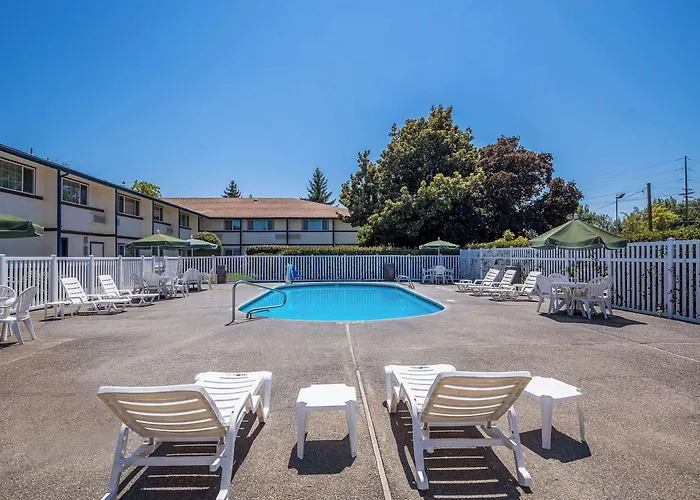 Quality Inn & Suites Medford Airport