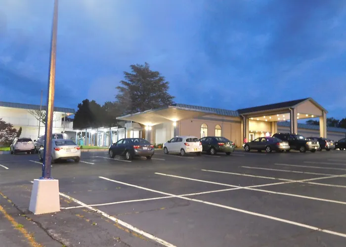 Whalers Inn And Suites