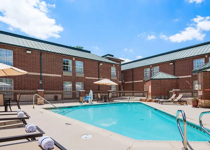 Clarion Pointe Addison - Dallas North