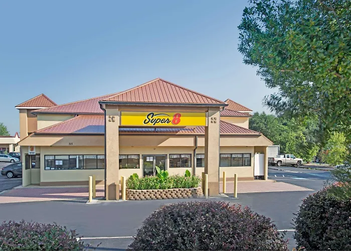 Super 8 By Wyndham Suwanee