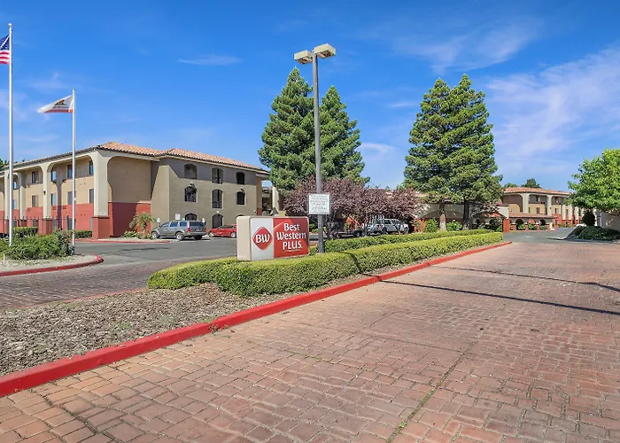 Best Western Plus Heritage Inn