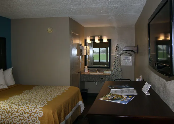 Days Inn & Suites By Wyndham Springfield On I-44