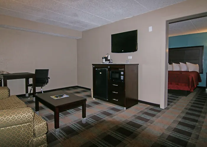 Days Inn & Suites By Wyndham Springfield On I-44