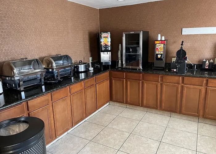 Days Inn & Suites By Wyndham Waterloo