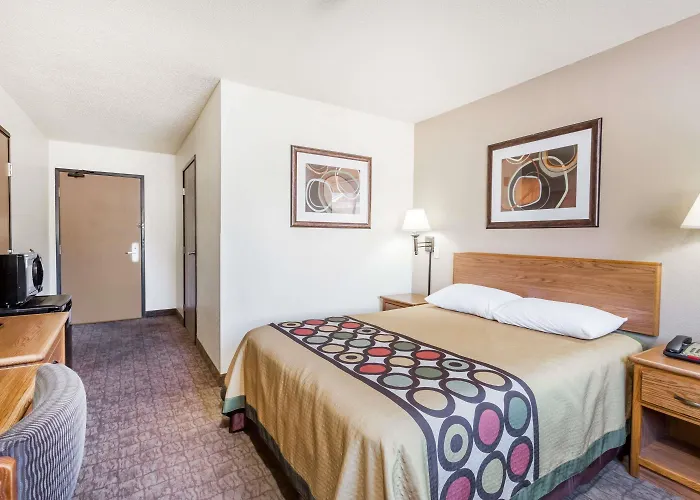 Super 8 By Wyndham Lewisburg