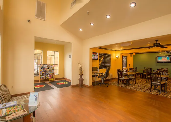 Super 8 By Wyndham Oklahoma Airport Fairgrounds West