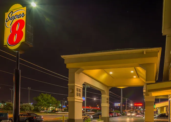 Super 8 By Wyndham Oklahoma Airport Fairgrounds West