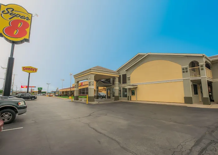 Super 8 By Wyndham Oklahoma Airport Fairgrounds West