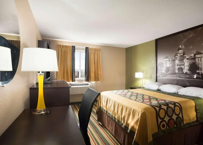 Super 8 By Wyndham Joplin