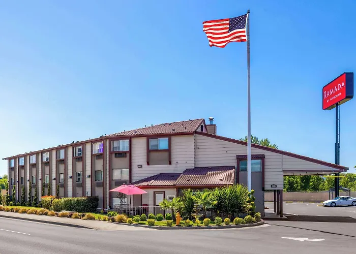 Ramada By Wyndham Medford Airport North