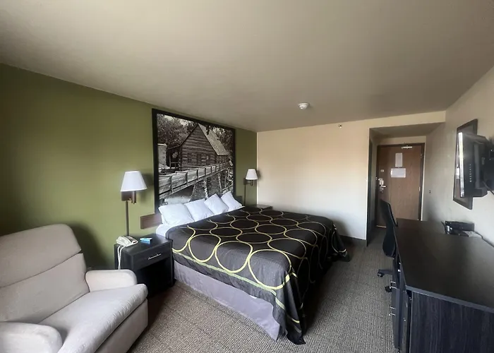 Super 8 By Wyndham Macon